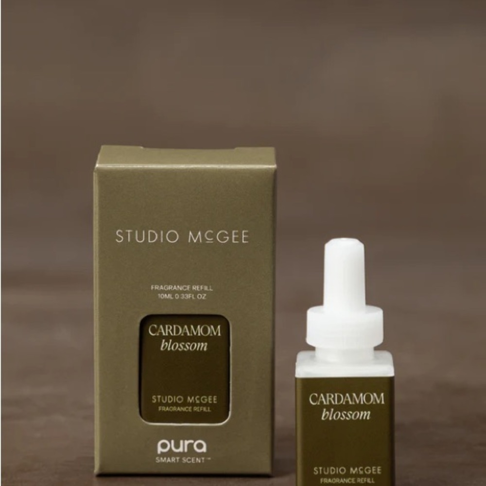 Never used Studio McGee Cardamom Blossom Pura fragrance refills.